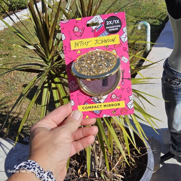 NWT BETSEY JOHNSON MAGNIFYING BLING COMPACT MIRROR - Picture 3 of 5